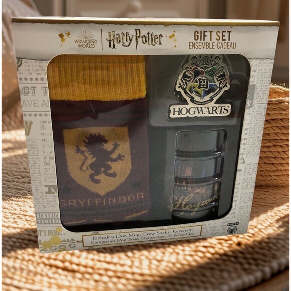 Harry Potter Gift Set Wizarding World Mug 12oz | Crew Socks Fits OS | Keycharm - Picture 1 of 8